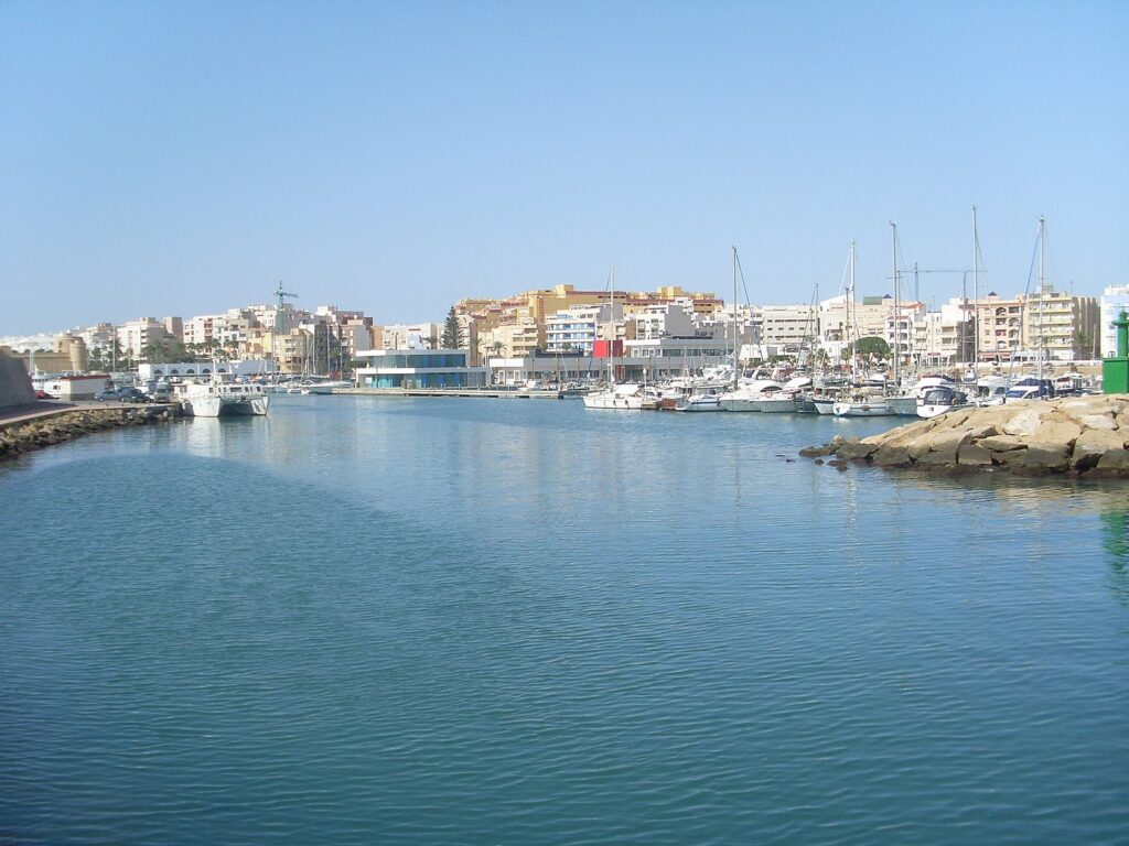 1440px Puerto de Roquetas de Mar Espana 2010 1024x768