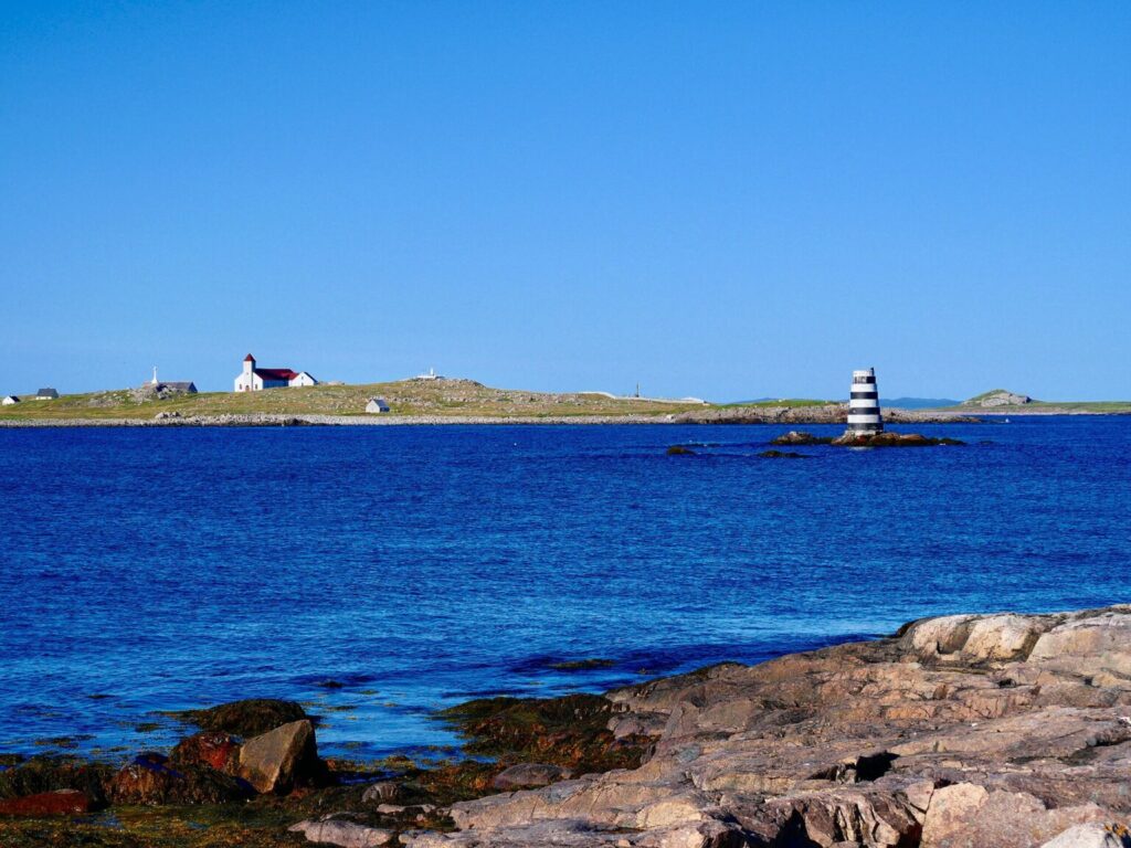 Lanse a Bertrand vue sur lile aux marins Saint Pierre et Miquelon 1024x768