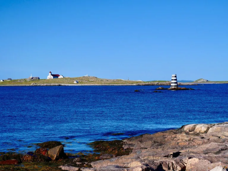 Lanse a Bertrand vue sur lile aux marins Saint Pierre et Miquelon 768x576