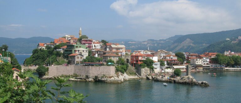 2880px Amasra Turkey Castle view from the island 768x330