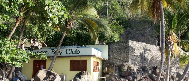 2048px Batalie Bay Dominica 006 768x330