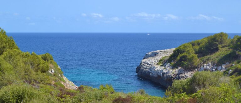 2048px Cala Murta Porto Cristo Mallorca Espana 768x330