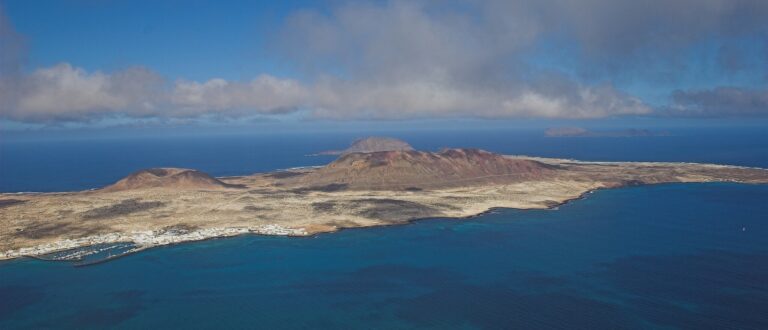 2560px LaGraciosa from MiradorDelRio 768x330