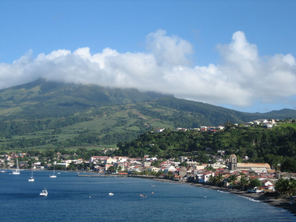 Saint Pierre Martinique avec Montage Pelee 1024x768