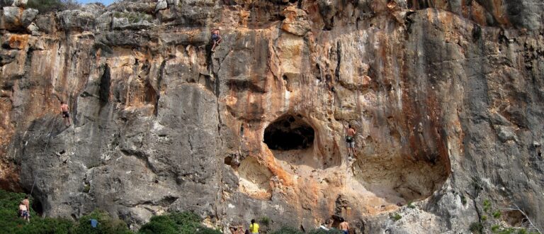 2048px Cala Magraner Freiklettern 09 768x330