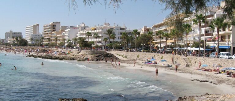 2048px Cala Millor Platja 02 768x330