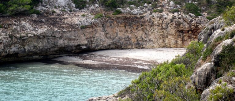 2048px Cala Pilota 06 768x330